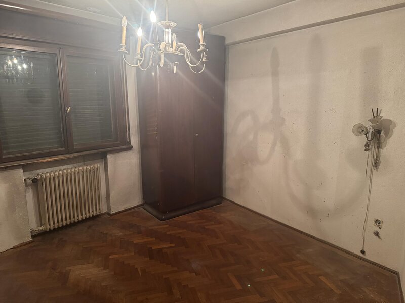 Caderea Bastiliei, Piata Romana vanzari apartament 2 camere etaj 1, balcon