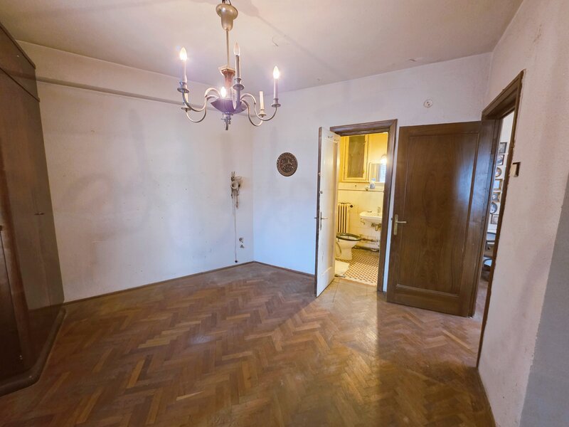 Caderea Bastiliei, Piata Romana vanzari apartament 2 camere etaj 1, balcon