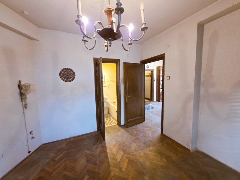 Caderea Bastiliei, Piata Romana vanzari apartament 2 camere etaj 1, balcon