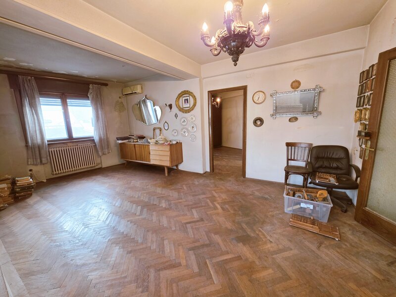 Caderea Bastiliei, Piata Romana vanzari apartament 2 camere etaj 1, balcon